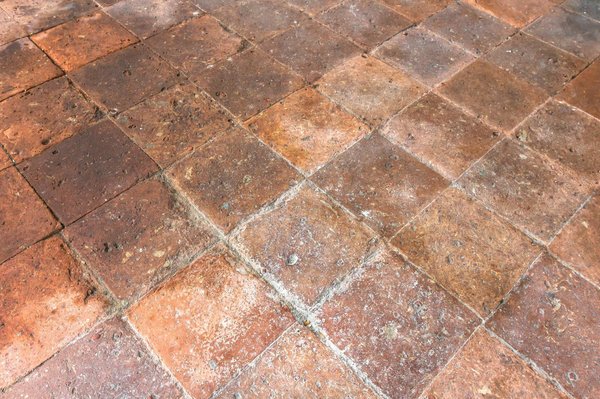 Sol en terre cuite : 15 astuces pour un effet réussi